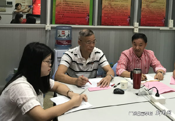 何高大院長(cháng)（右一）講話(huà).png
